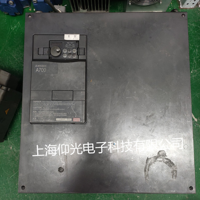 三菱A700系列變頻器維修常見(jiàn)故障 FR-A740-45K-CHT 45kw報(bào)oc過(guò)電流修理