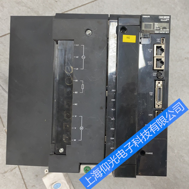 歐姆龍伺服驅動器顯示兩道杠怎么辦?