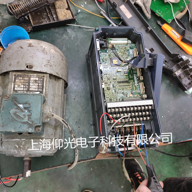 富士變頻器維修FRN7.5E1S-2KW報警OC3修理
