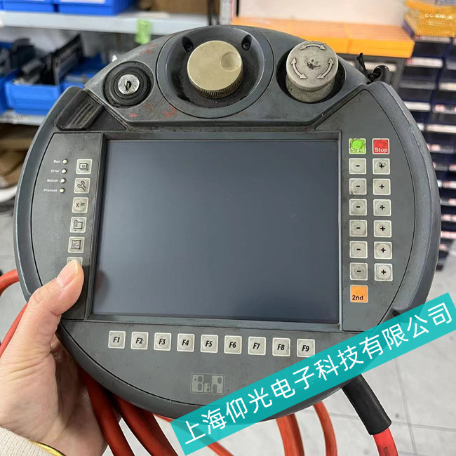 昆山市注塑機BR貝加萊機器人示教器運行中字符突然消失-黑屏