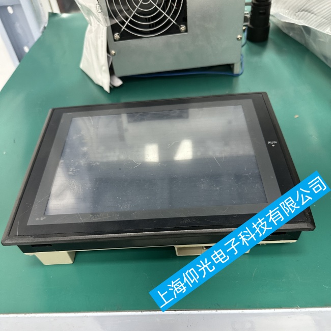 佛山歐姆龍觸摸屏E32-TC200B4有背光無字符故障維修電話地址