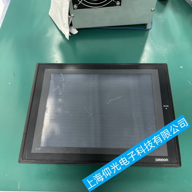 四川歐姆龍觸摸屏E32-TC200B4卡在開機界面無法繼續啟動故障維修售后點