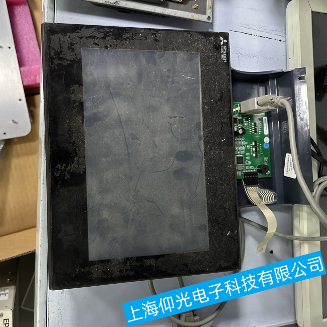 金華三菱A970GOT-SBD觸摸屏屏幕上出現(xiàn)干擾紋故障維修立等可取